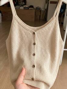 SHEIN Franclia Áo hai dây dệt kim kiểu Pháp mới cho nữ mùa hè, thiết kế một hàng cúc, chất liệu dệt rỗng, tạo cảm giác mềm mại, kiểu dáng mặc đi làm/công sở, cổ chữ V thanh lịch, áo khoác cardigan dệt kim không tay màu be, áo len không tay nữ, áo dệt kim nữ, áo len dệt kim, áo cardigan dệt kim ngắn nữ, áo mùa hè, trang phục đi nghỉ mát, trang phục đi biển, áo thường ngày cho nữ. - Màu Khaki - Xem 4
