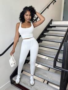 Alexandranx مجموعة رياضية صيفية بسيطة للنساء، تشمل توب محبوك ضيق بياقة مربعة وبنطلون ضيق بخصر مطاطي عالي، طراز E أبيض - أبيض - مشاهدة 2