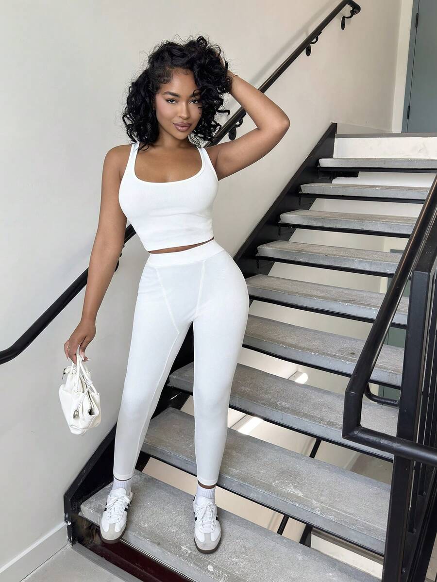 Alexandranx مجموعة رياضية صيفية بسيطة للنساء، تشمل توب محبوك ضيق بياقة مربعة وبنطلون ضيق بخصر مطاطي عالي، طراز E أبيض