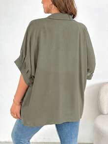 SHEIN Essnce Áo sơ mi nữ cỡ lớn thời trang xuân hè, kiểu dáng thường ngày rộng rãi, thoải mái, đa năng, ôm nhẹ, màu đen cài nút, áo kiểu nữ, áo công sở, áo đồng phục giáo viên, kiểu dáng đơn giản. - xanh quân đội - Xem 2