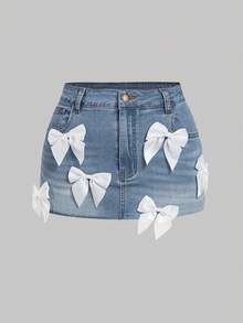 SHEIN MOD Rok Mini Denim Pas Badan dengan Hiasan Pita dan Kantong Miring Ukuran Plus - Biru - View 1