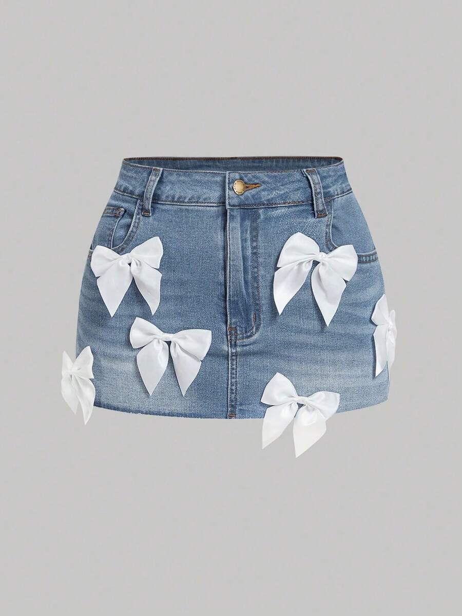 SHEIN MOD Rok Mini Denim Pas Badan dengan Hiasan Pita dan Kantong Miring Ukuran Plus - Biru - View 1