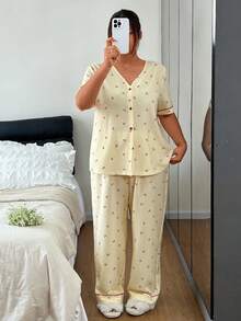 Napfluff CURVE Napfluff CURVE Bộ đồ ngủ nữ 2 món cổ chữ V tay ngắn in hình quả anh đào dễ thương, thích hợp mặc ở nhà mùa hè. - Màu vàng - Xem 3