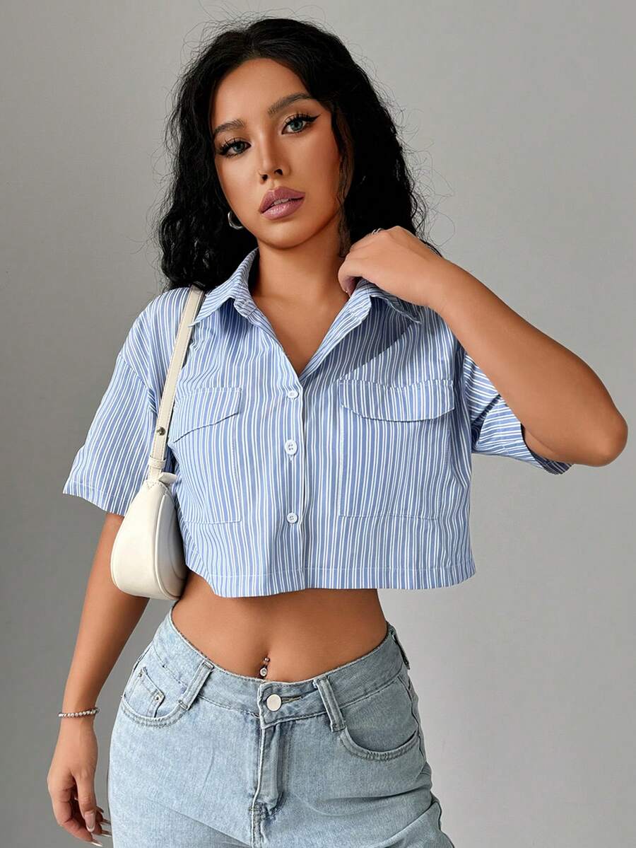 SHEIN PETITE 休闲度假音乐节条纹短款女式衬衫 - 藍色 - 查看 1