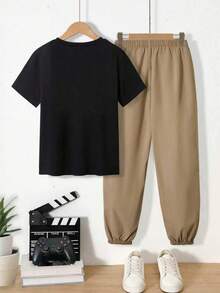 SHEIN Mirajuku Bộ đồ thường ngày 2 món cho bé trai: áo thun ngắn tay đen in họa tiết và quần cargo màu be, thích hợp cho mùa xuân/hè. - Màu Khaki - Xem 2