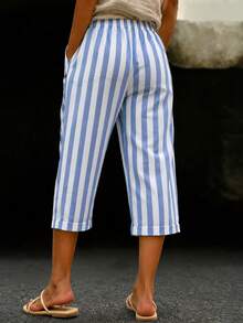 EMERY ROSE Calça Plus Size Feminina Listrada com Decoração de Botão Único, Comprimento 3/4 - Azul e Branco - Visão 2