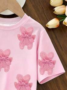 Bộ đồ thể thao thoải mái, thời trang, ngọt ngào, dễ thương, tối giản với họa tiết gấu bông và nơ cho bé gái, gồm áo thun ngắn tay và quần short, thích hợp mặc từ xuân sang hè, phù hợp cho hoạt động ngoài trời, màu hồng nhạt tươi mát cho mùa hè. - Nhiều màu - Xem 3