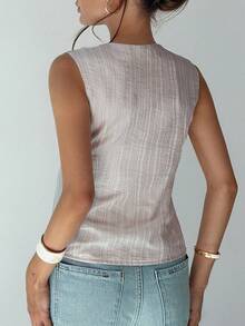 DAZY Camisa sin mangas con cuello en V y nudo asimétrico de tela texturizada, elegante blusa formal de verano para mujer - Gris Claro - Ver 2