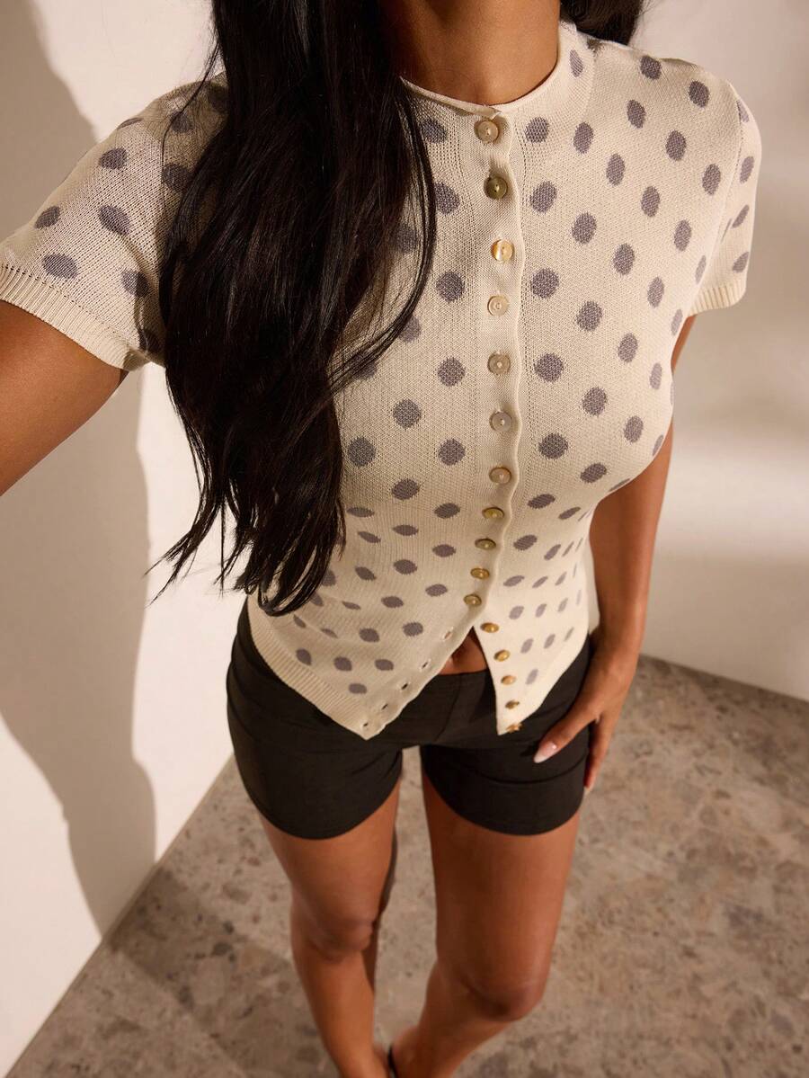 Opulessa Áo khoác cardigan nữ mùa hè họa tiết chấm bi ôm dáng, cài một hàng khuy. - Màu be - Xem 1