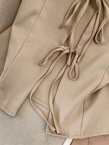 GlowEve CURVE Damen Große Größen minimalistisches Trägertop mit Bindedetail und lässiger asymmetrischer Saum Mini-Rock 2 Stücke Set - Khaki - Übersicht 5