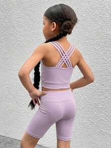 SHEIN 2 piezas Conjunto deportivo de top de tirantes y shorts de unicolor tejido para niña - Verde - Ver 2