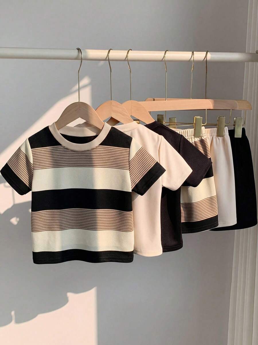 SHEIN 买三送三！幼儿男童休闲舒适条纹圆领短袖T恤短裤套装，卡其色T恤套装、黑色T恤套装、黑白T恤套装，基础款上衣、基础款裤子，Y2K风格套装，适合春夏、郊游、情人节、约会、旅行、度假、家庭聚会、返校、婚礼、晚宴、运动、生日派对等场合。