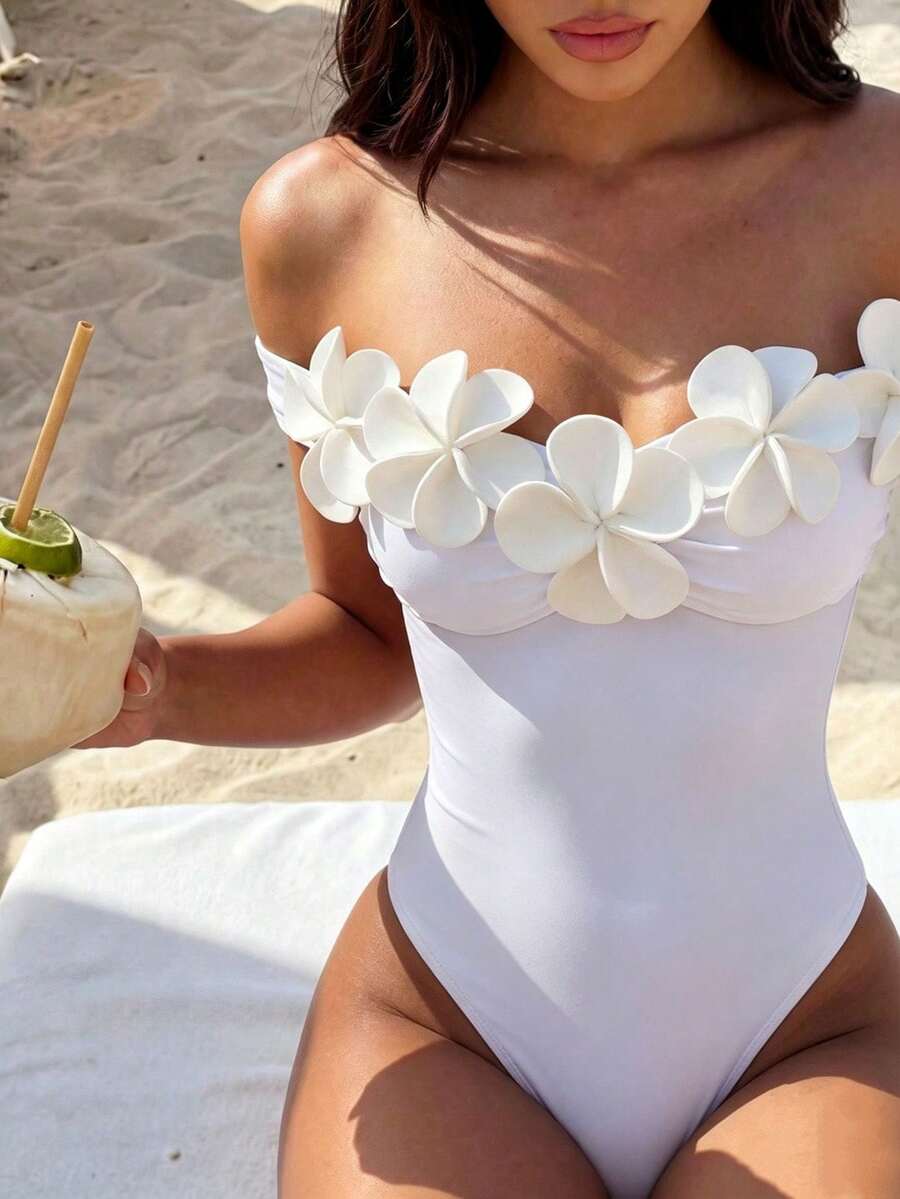 Swim Chiccia Bonvoyette 新款白色柔軟一件式性感抹胸泳衣,3D花卉針織,適合春夏季海灘拍照,極簡優雅,網格面料迷人,泳池休閒、顯瘦、旅行、派對與約會 - 白色 - 查看 1