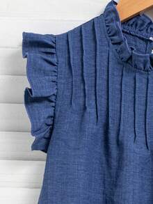 SHEIN 這是一套兩件組：一件花卉刺繡與荷葉邊短袖上衣，以及一件鬆緊腰帶的寬鬆直筒長褲，適合青少年女孩在夏天穿著。 - 藍色 - 查看 7