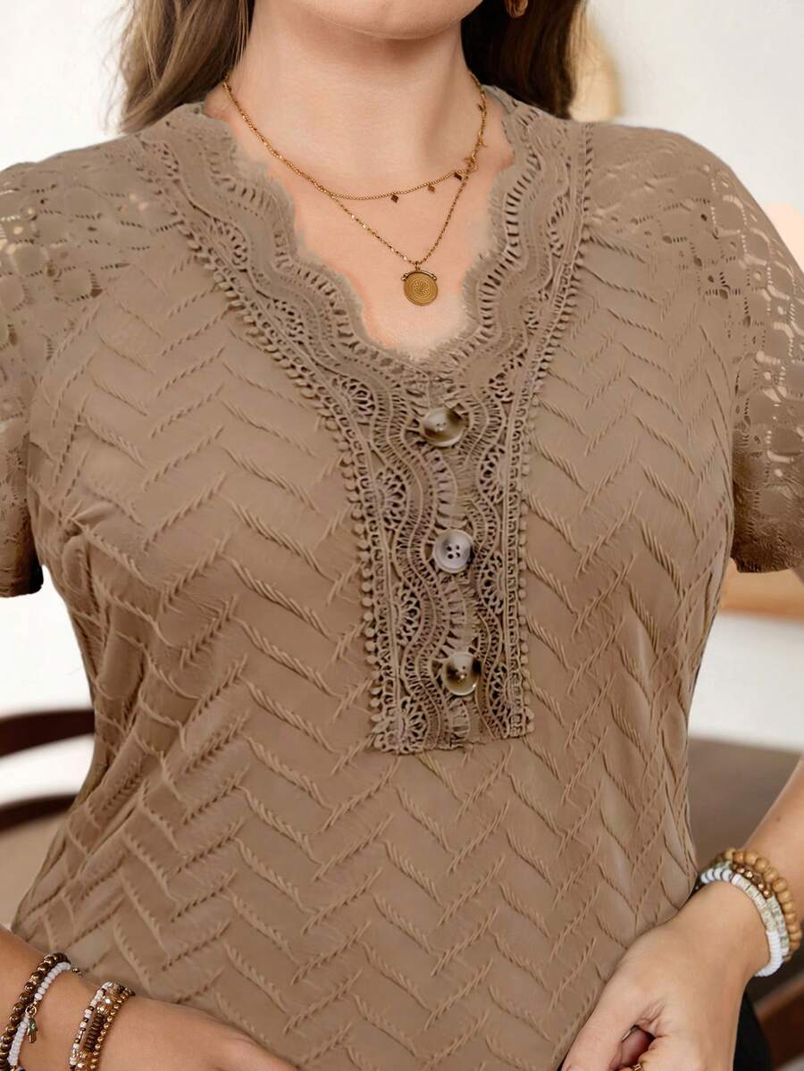 Lacomfia 大码女式撞色蕾丝V领短袖休闲T恤 - 駝色 - 查看 1