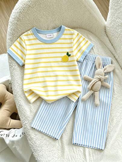 SHEIN Playful Pals Bộ áo thun ngắn tay và quần short kẻ sọc màu xanh dương cho bé gái, họa tiết quả chanh thêu nổi.