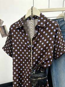 Franclia Camisa Vintage Feminina Plus Size Marrom com Estampa de Poá, Manga Curta, Abotoamento Simples, Casual Anos 90 e 1950, Elegante para Verão, Brunch Formal, Trabalho e Escritório - Café - Visão 5