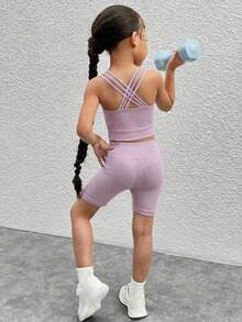 SHEIN 2 piezas Conjunto deportivo de top de tirantes y shorts de unicolor tejido para niña - Verde - Ver 3