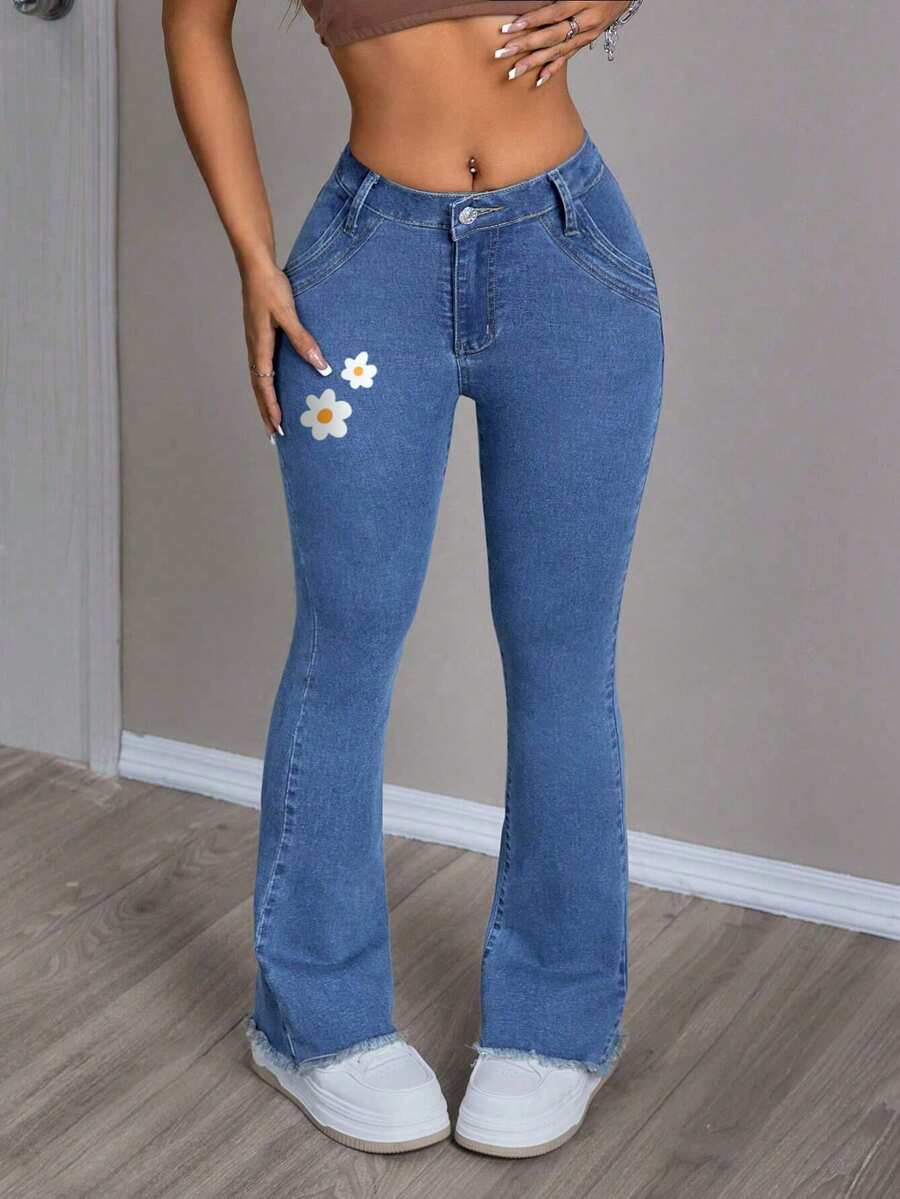 SHEIN PETITE Jeans en denim bleu à imprimé floral pour femmes de petite taille, convient pour les voyages en extérieur en toutes saisons - Jean brut - Voir 1