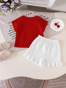 SHEIN 女童幼兒 2 件組紅色 T 恤與長褲套裝，春夏款紋理針織面料，3D 櫻桃裝飾，荷葉邊設計，休閒可愛紅白配色，適合日常穿著與外出 - 彩色 - 查看 2