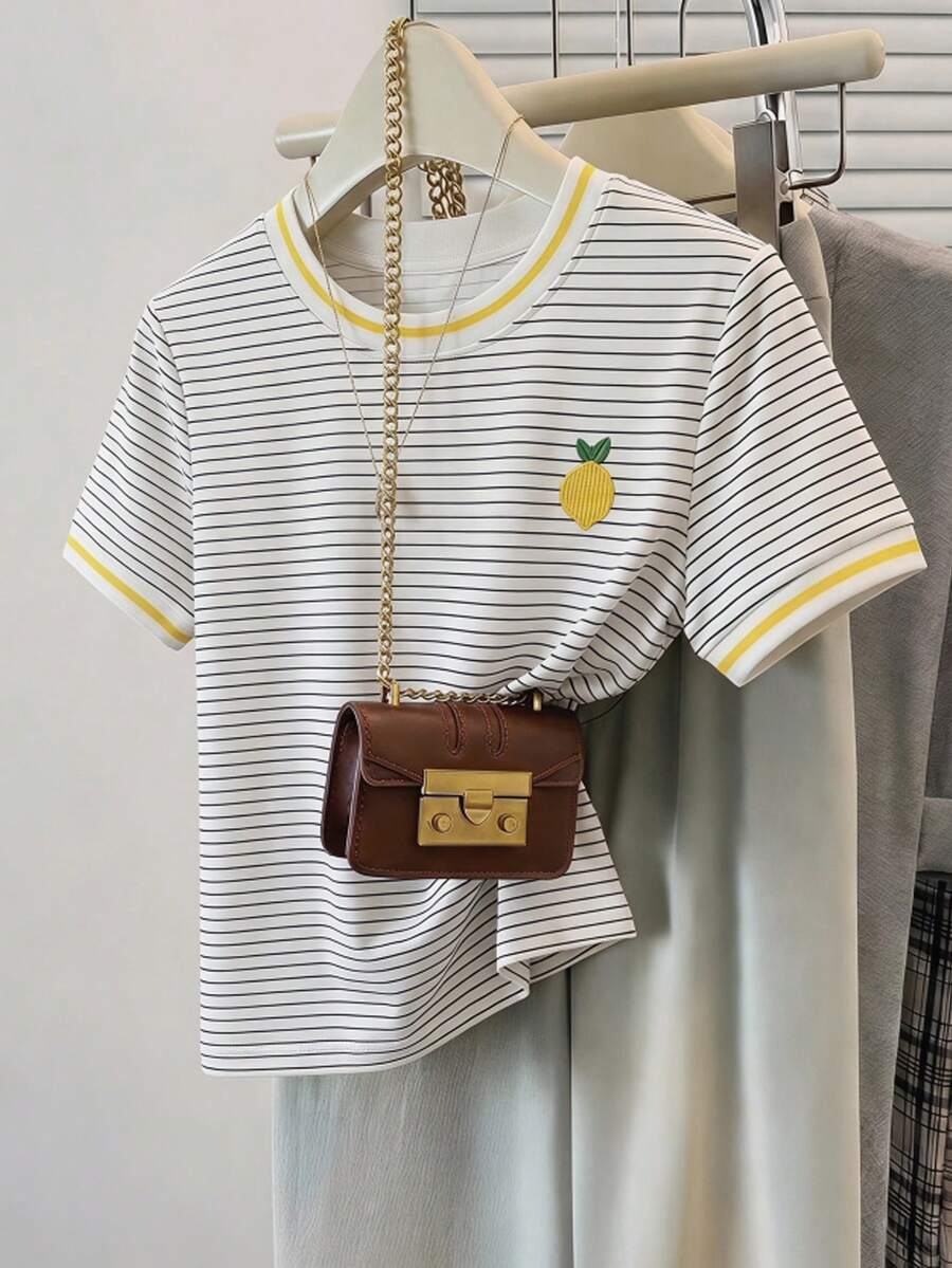 Divinelle Áo thun nữ mùa hè dáng rộng, cổ tròn, tay ngắn, phong cách tối giản, thanh lịch, cổ điển, đa năng, ấm áp, phối sọc đen trắng, cổ áo và tay áo tương phản, thêu 3D hình quả chanh, thích hợp cho đi biển và nghỉ mát. - Nhiều màu - Xem 1