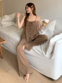 DAZY Bộ đồ ngủ nữ in họa tiết kẻ caro gồm áo hai dây buộc phía trước và quần ống rộng. - Màu Khaki - Xem 7