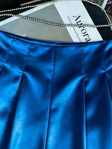 GlowEve Celana Pendek Wanita Polos Berlipit Longgar Bergaya - Royal Blue - View 3