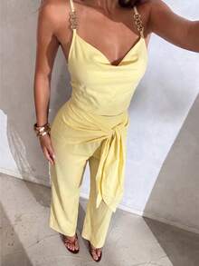 NOVVYNE Set de 2 piezas de top de tirantes con escote profundo y cadena de metal + pantalones anchos de pierna ancha con cintura retorcida, estilo de vacaciones de unicolor para mujer - Amarillo - Ver 5