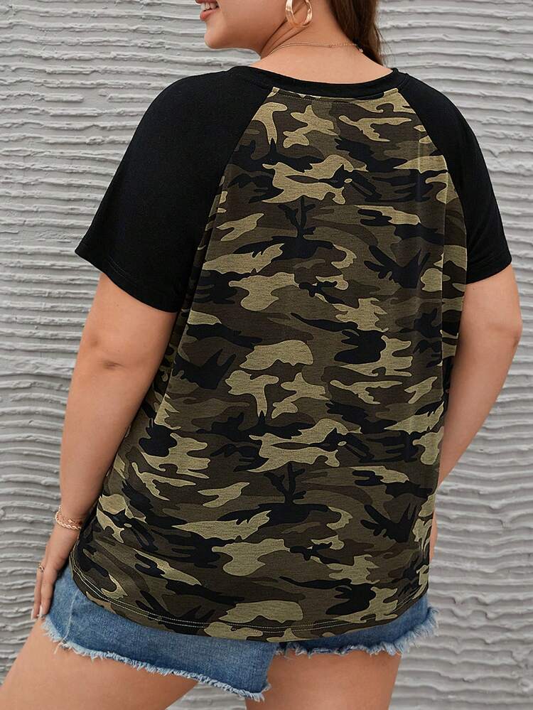 Camiseta de manga raglán con estampado de camuflaje y contraste, talla grande, para el verano