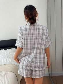 DAZY Bộ đồ ngủ nữ kẻ caro gồm áo và quần short - trắng - Xem 2