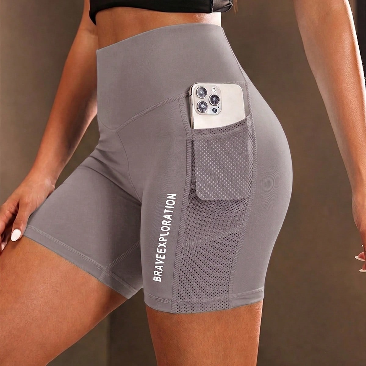 Pantalones cortos deportivos ajustados de cintura alta con bolsillo oblicuo y estampado de letras
