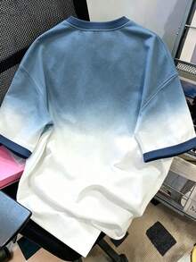 Manfinity Joysei 男士藍白漸層Logo T恤，休閒街頭上衣，適合街頭、聚會、派對 & 日常穿著，度假 - 彩色 - 查看 2