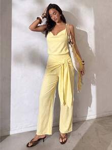 NOVVYNE Set de 2 piezas de top de tirantes con escote profundo y cadena de metal + pantalones anchos de pierna ancha con cintura retorcida, estilo de vacaciones de unicolor para mujer - Amarillo - Ver 4