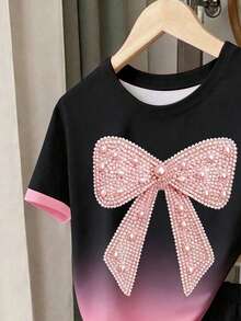 2 peças/Conjunto Camiseta de Manga Curta com Laço e Estampa Floral em Cor Degradê + Shorts para Crianças, Criando um Visual de Verão Infantil Fresco, Conjunto Casual da Moda para Primavera/Outono, Casual Diário, Tecido Confortável, Roupas Duráveis, Caimento Perfeito, Material Leve, Alta Qualidade, Estilo Verão 2026, Clima Campestre, Roupa Casual de Final de Semana, Traje para Passeio em Família, Roupa para Sessão de Fotos, Relaxado e Despreocupado - Multicolorido - Visão 4
