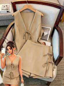 GlowEve CURVE Damen Große Größen minimalistisches Trägertop mit Bindedetail und lässiger asymmetrischer Saum Mini-Rock 2 Stücke Set - Khaki - Übersicht 1
