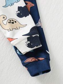 Cozy Pixies Bộ đồ ngủ 4 món cho bé trai, gồm áo dài tay cổ tròn in hình khủng long hoạt hình, chất liệu vải mềm mại và quần dài cạp chun. - Nhiều màu - Xem 6