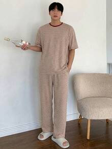 DAZY Bộ đồ ngủ nam mùa hè gồm áo thun in chữ và quần kẻ caro, kiểu dáng thường ngày. - Nhiều màu - Xem 4