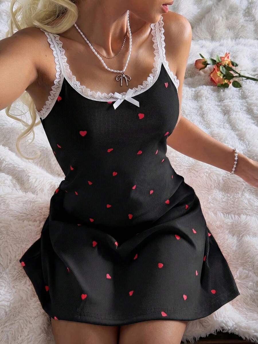 CottageSlumber Gaun Tidur dengan Tekstur Bergaris Berbentuk Hati, Gaun Romantis Bertali Tipis dengan Renda Kontras Sutra - Hitam - View 1