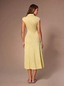 Lazeform Áo ngủ dài nữ màu vàng cổ polo cài cúc, chất liệu jacquard, họa tiết sóng, kiểu dáng thường ngày. - Màu vàng - Xem 2