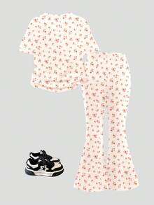 奶油白，甜美简约碎花图案，少女休闲舒适圆领宽松短袖T恤搭配喇叭裤套装，适合日常穿着、街头风、外出、度假、返校、春夏等场合。 - 彩色 - 查看 2