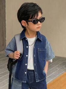SHEIN Little Byeori 两件套男童蓝色条纹拼接牛仔宽松短袖衬衫和短裤套装 - 深色水洗藍 - 查看 5