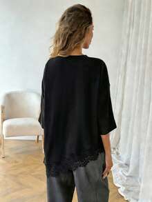 SHEIN Tall CURVE CURVE 大尺碼女款高身長黑色蕾絲拼接不對稱下擺T恤，休閒日常上衣，適合秋冬夏季 - 黑色 - 查看 11