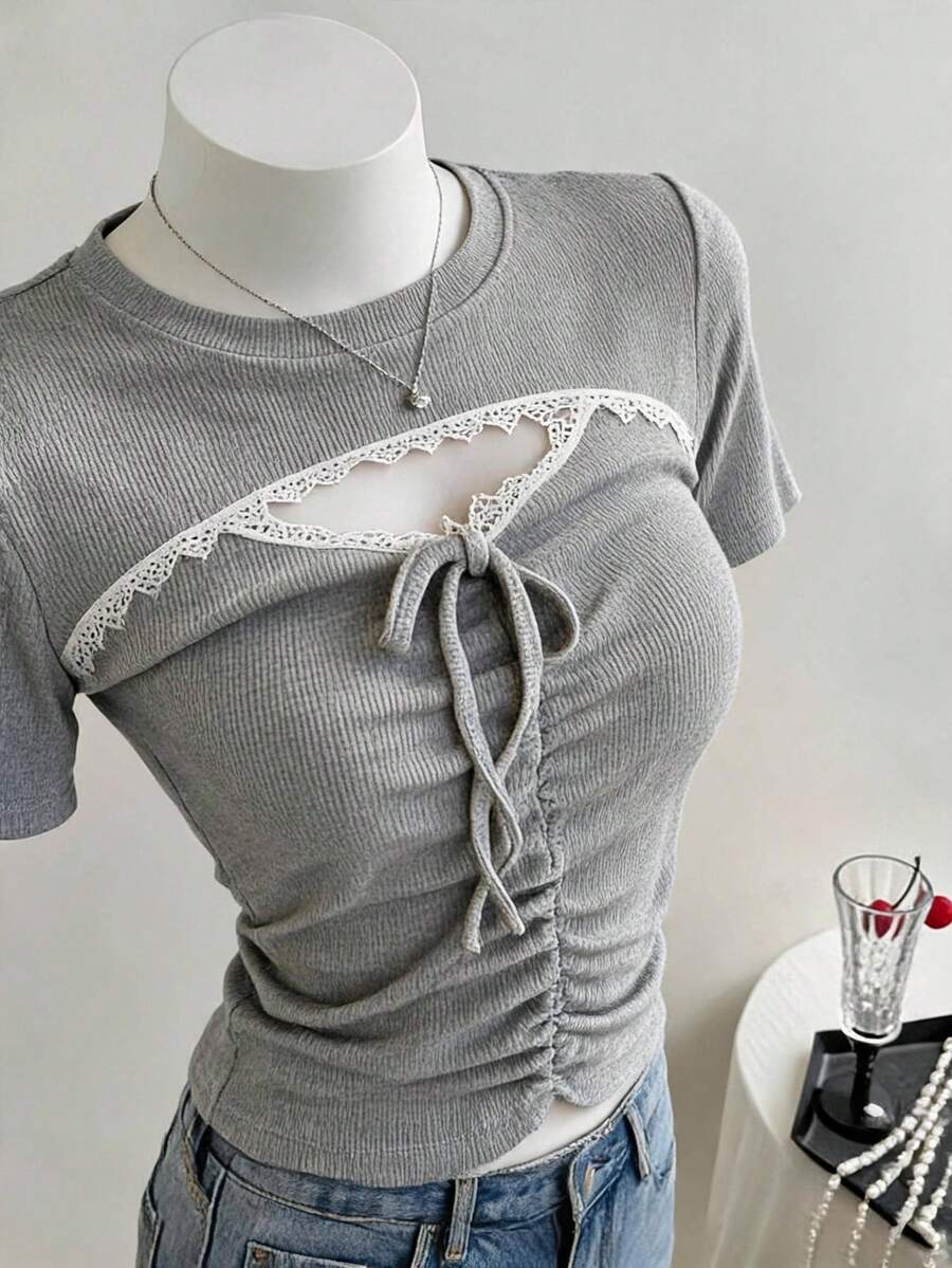 FRIFUL Camiseta de mujer de verano de unicolor con cuello redondo, manga corta, cordón, plisada y con encaje de contraste - Gris - Ver 1