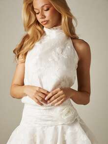 MISSGUIDED 优雅白色露背迷你连衣裙，饰有流苏和花卉图案，适合夏季参加派对和婚礼的宾客。 - 白色 - 查看 4