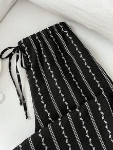 Flirla Quần ống rộng dáng suông, cạp thấp, họa tiết lá bất đối xứng, chất liệu chun co giãn, dành cho nữ, kiểu dáng cơ bản, dễ thương. - màu đen - Xem 3