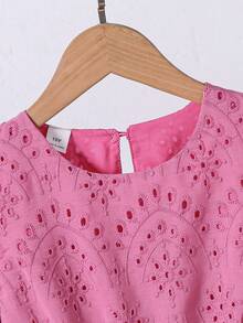 SHEIN 1 pieza Vestido elegante para niña preadolescente con cuello redondo, manga corta, bordado calado y dobladillo amplio, para uso casual, de fiesta o formal, color rojo rosa - Rosa Fucsia - Ver 3