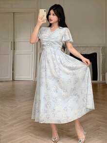 Modelyn V领碎花褶皱腰部荷叶边袖浅蓝色雪纺连衣裙 - 淺藍色 - 查看 5