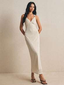 Poéselle Đầm nữ thanh lịch màu trơn, chất liệu jacquard, hở lưng, cổ yếm, dài ngang gối, thích hợp cho mùa hè. - Màu be - Xem 7