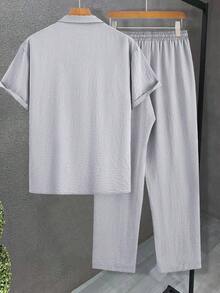 Manfinity Homme 男士褶皱面料短袖印花衬衫+抽绳松紧腰裤套装，送给男友或老公的最佳礼物，适合度假和聚会的百搭休闲装 - 灰色 - 查看 2