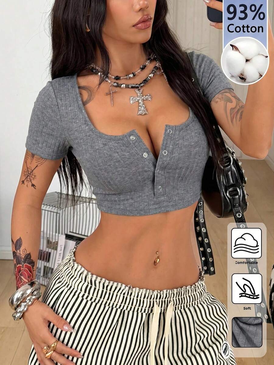 Coolane 女士极简主义短款纽扣修身针织上衣,性感 - 灰色 - 查看 1